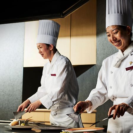 Hotel Ana Crowne Plaza Kobe By Ihg Exterior foto Culinary students at the International Culinary Center