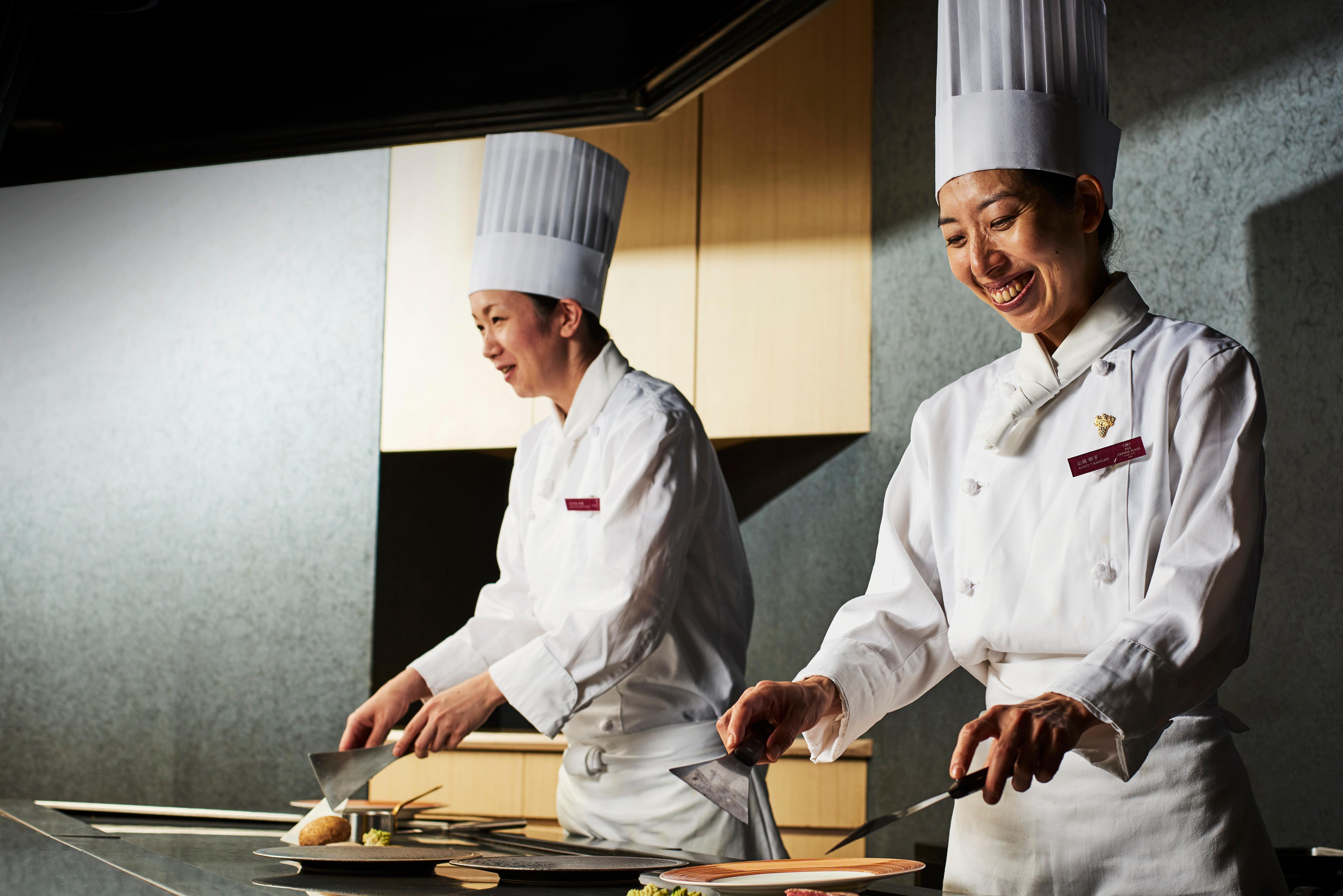 Hotel Ana Crowne Plaza Kobe By Ihg Exterior foto Culinary students at the International Culinary Center