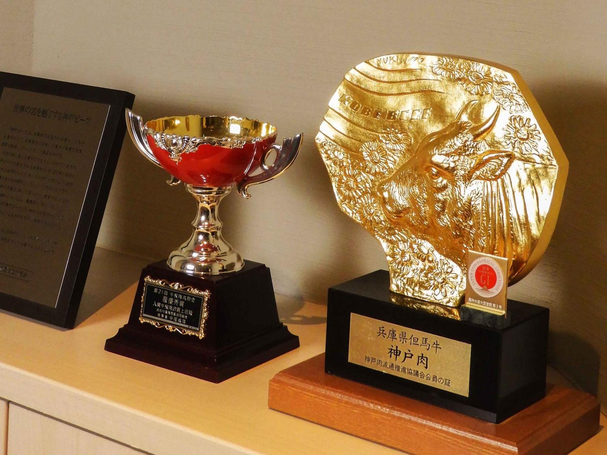 Hotel Ana Crowne Plaza Kobe By Ihg Exterior foto The Golden Eagle Award (right)