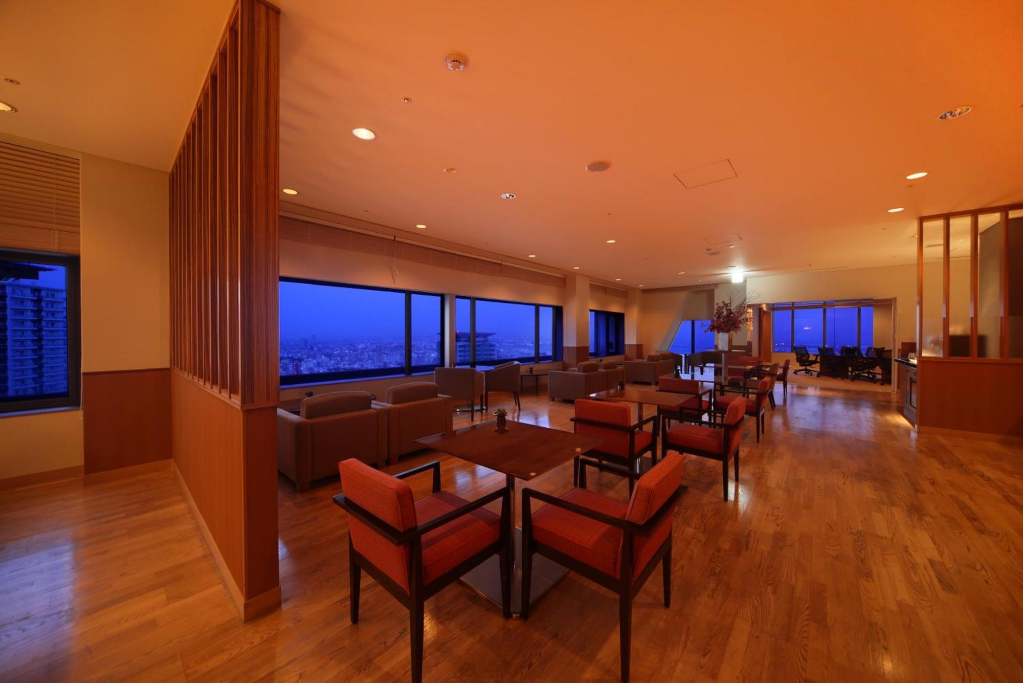 Hotel Ana Crowne Plaza Kobe By Ihg Exterior foto The lounge at Fukuoka Airport